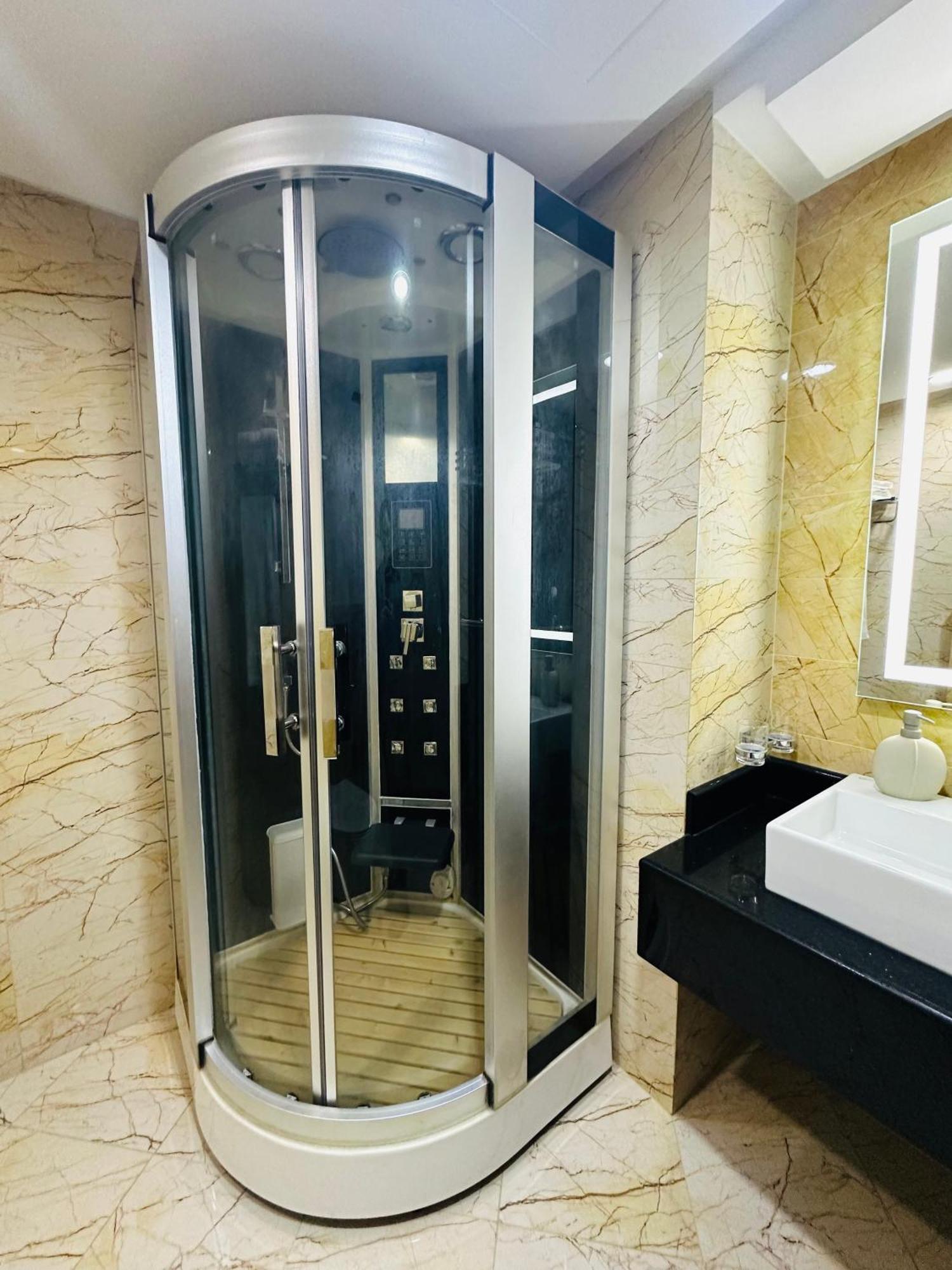Saxophone Suites Muharraq Kültér fotó