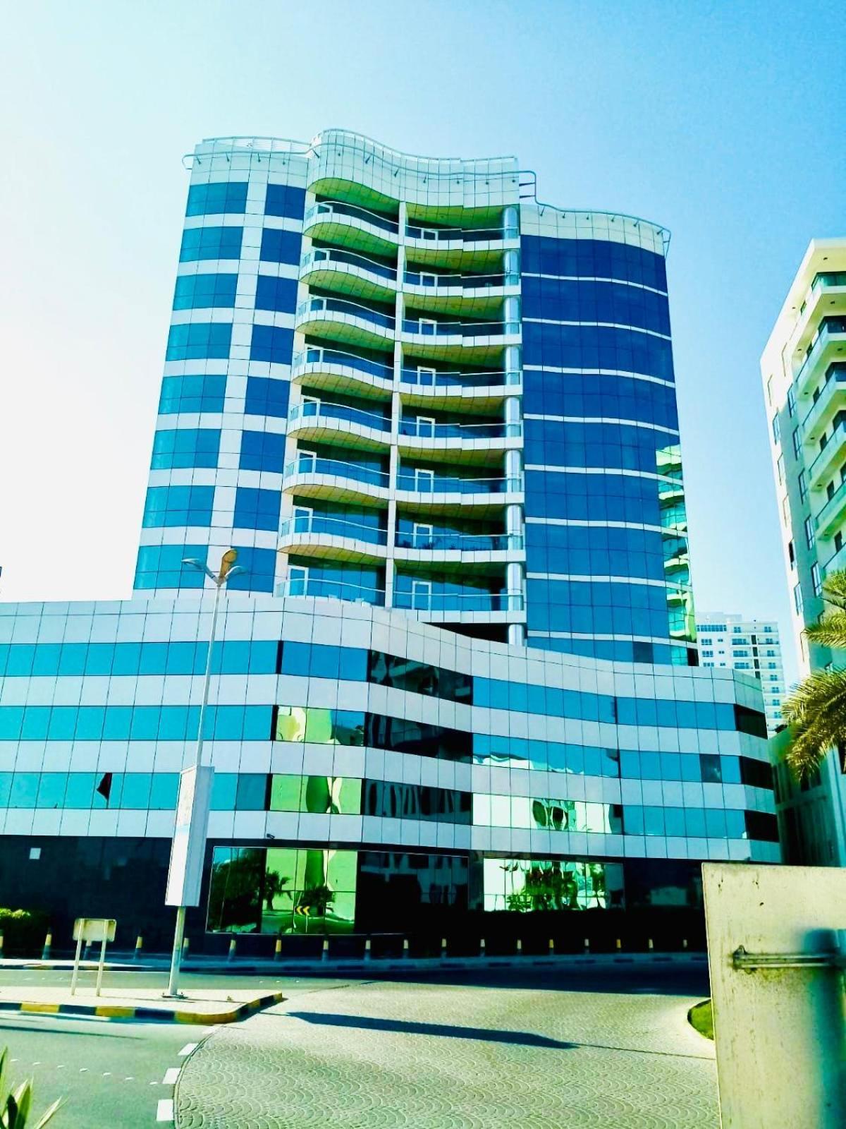 Saxophone Suites Muharraq Kültér fotó